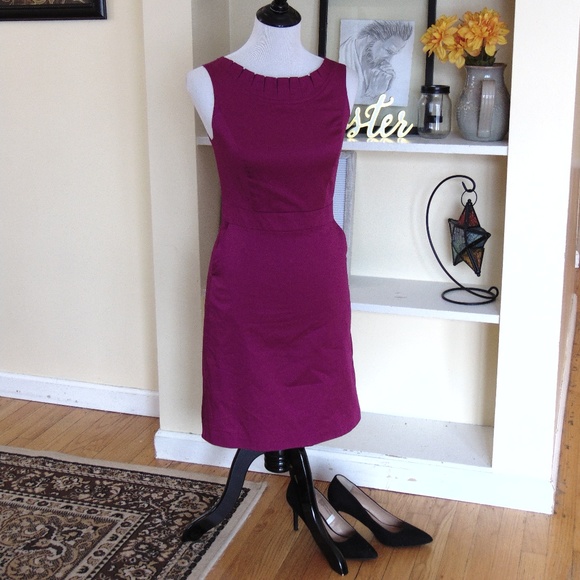 The Limited Dresses & Skirts - The Limited Fitted Knee-Length Dress w/ POCKETS